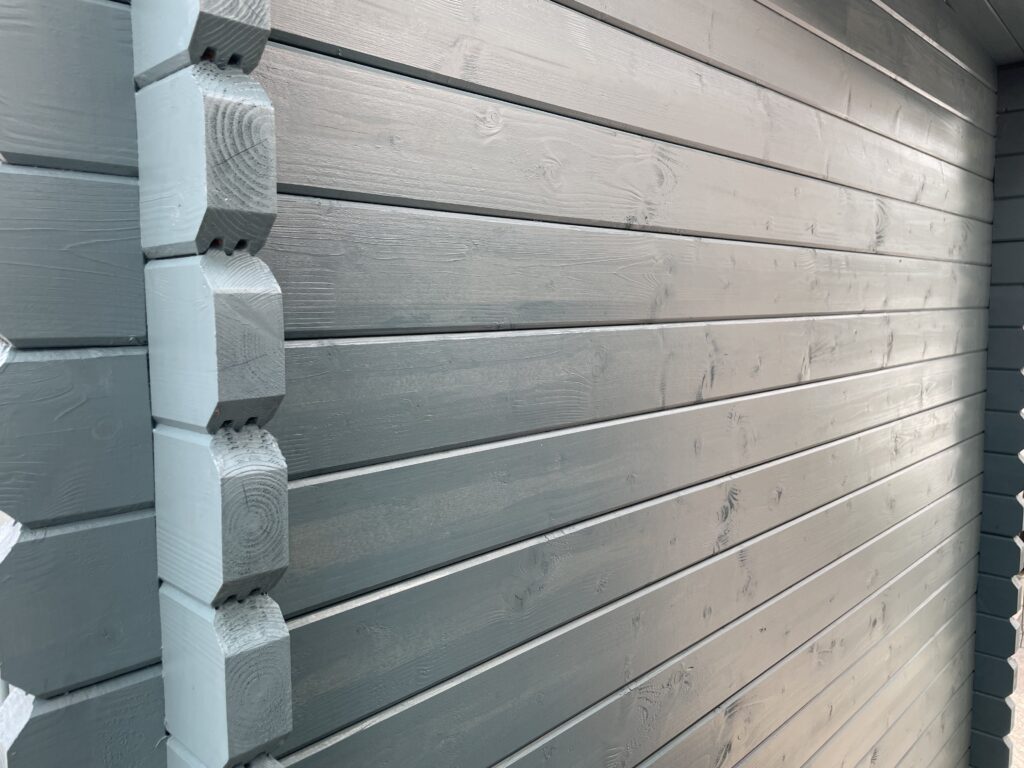 Close-up of interlocking corner logs on Tiger Aura 44 mm Log Cabin at Tong show site.