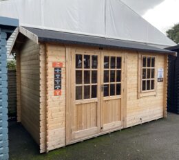 tiger-persian-28mm-log-cabin-exterior-side-angle-otley