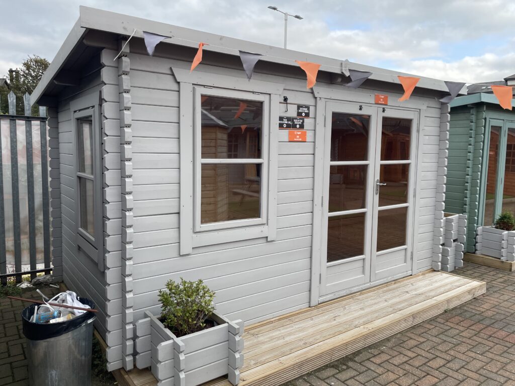 tiger-rho-44mm-log-cabin-front-exterior-horsforth