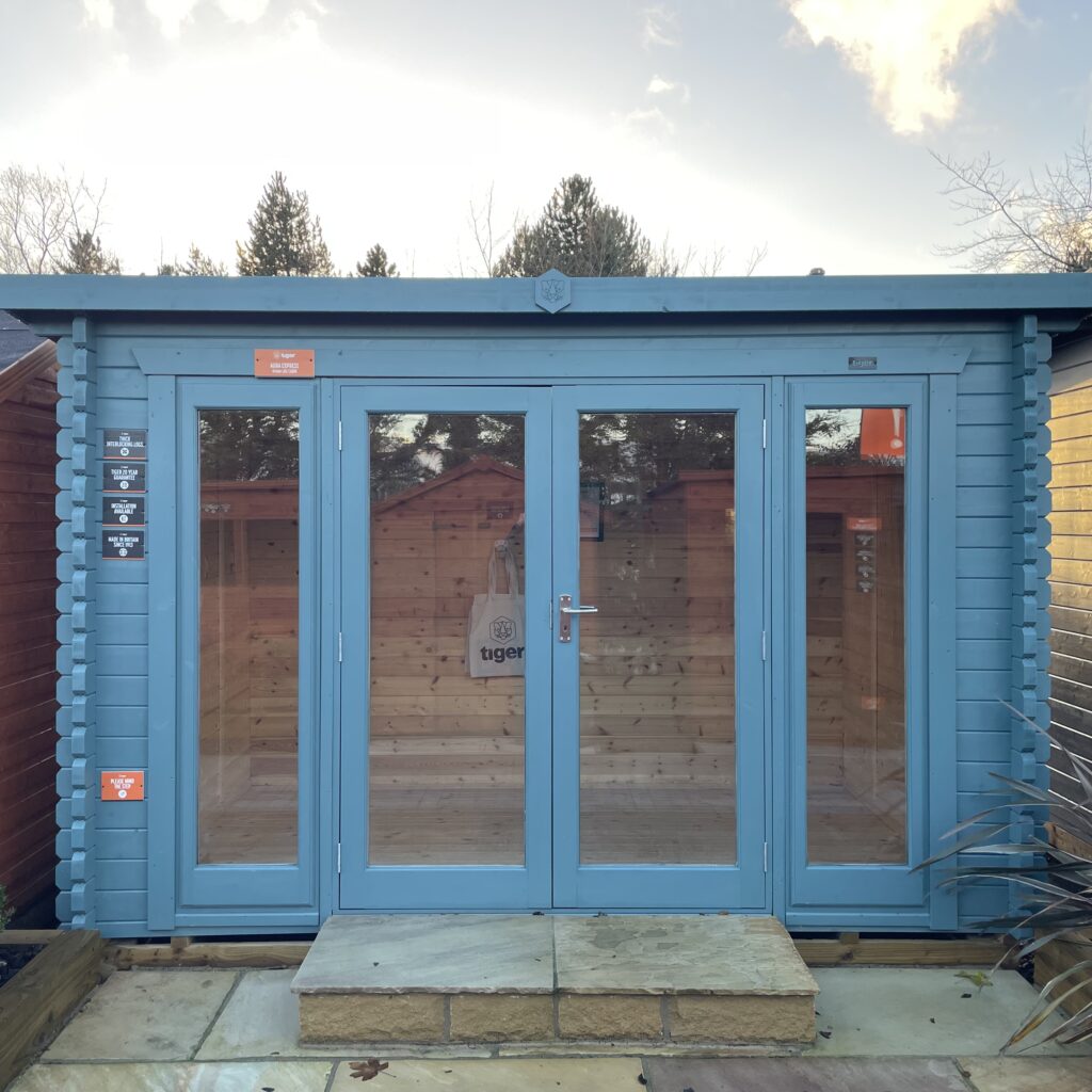 Tiger Aura Log Cabin (44 mm) – Tong Show Site