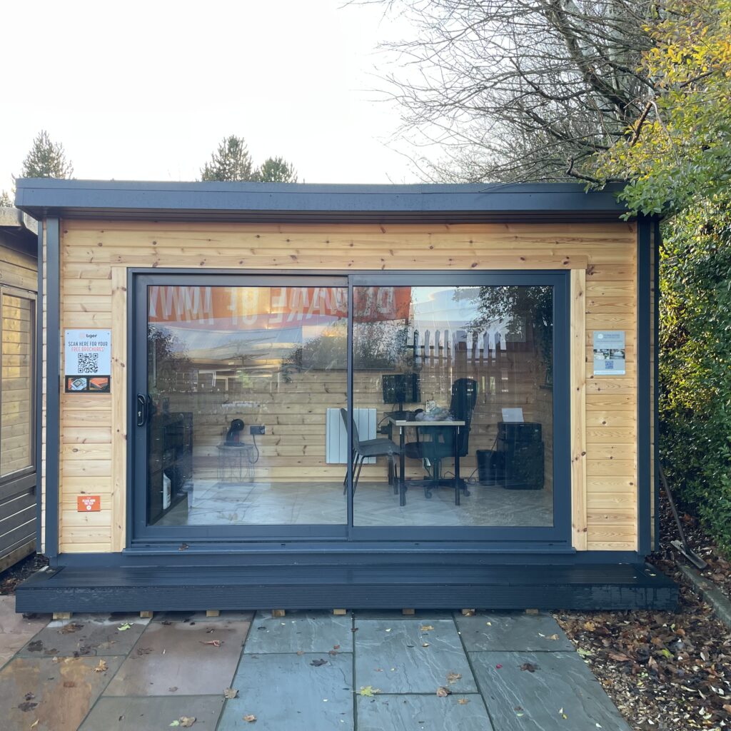 Tiger Obsidian Log Cabin (70 mm) – Tong Show Site