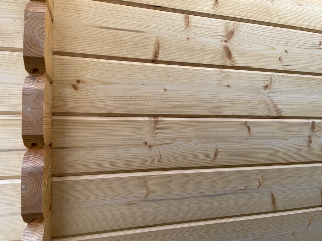 Close-up of corner joints in 28mm timber cladding