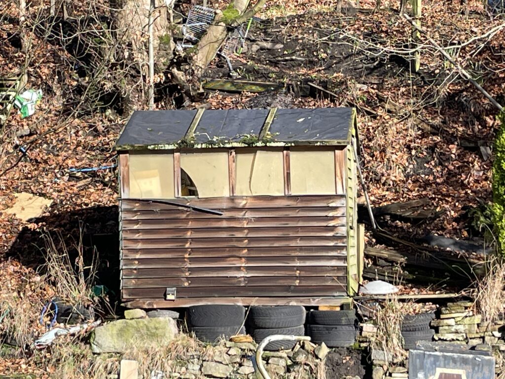 Cheaper alternative showing the poor quality glazing. This shows what yellowing can occur when low quality glazing like styrene is used. Yes that yellow is actually the window and not just dirt.